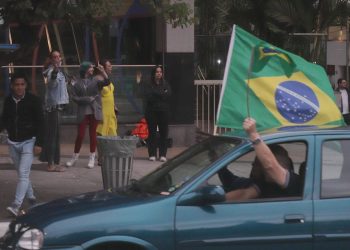 Brasile, sostenitori di Bolsonaro assaltano il Parlamento