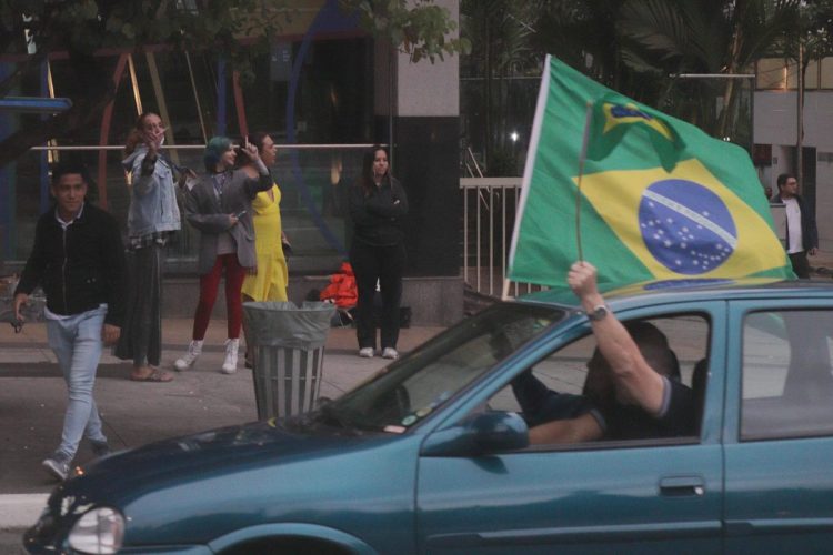 Brasile, sostenitori di Bolsonaro assaltano il Parlamento