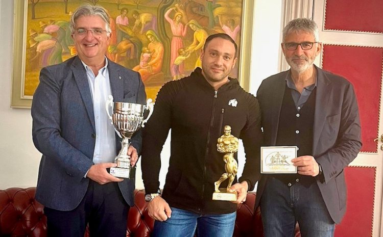 Ragusa, il bodybuilder Fabio Racalbuto ricevuto al Comune