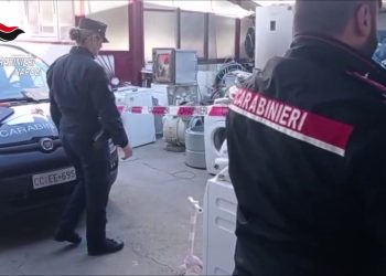 Cimitero di rifiuti su sponde fiume Sarno, 3 denunce nel Napoletano