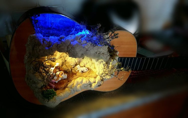 Presepe in miniatura a Chiaramonte Gulfi: vince il presepe nella chitarra