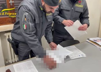 Fabbrica di diplomi falsi nel Foggiano, tre arresti