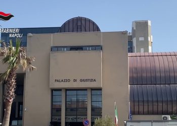 Spaccio di droga ed estorsioni, 17 misure cautelari nel napoletano