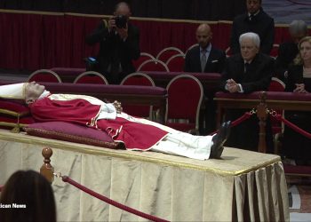 L’omaggio di Sergio Mattarella a Benedetto XVI, le immagini