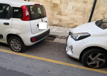 Pneumatici tagliati alle auto in sosta a Ragusa