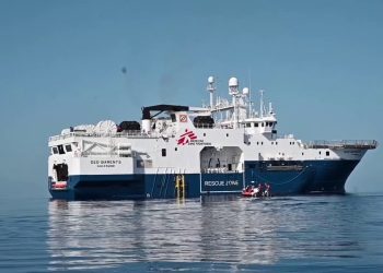 La Geo Barents arriva al porto di Ancona, 73 i migranti a bordo