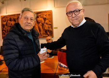 Al Maestro Peppino Leone conferita la barretta d’argento del cioccolato di Modica IGP