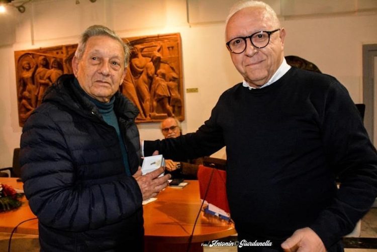 Al Maestro Peppino Leone conferita la barretta d’argento del cioccolato di Modica IGP