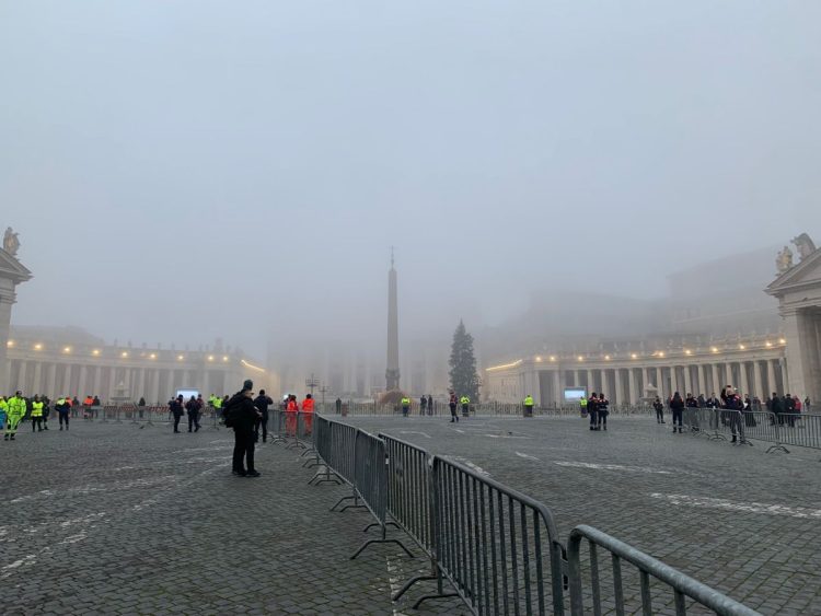 Benedetto XVI, in piazza San Pietro i funerali del Papa emerito