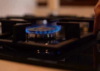 Gas, nel 2022 bolletta in rialzo del 64,8%