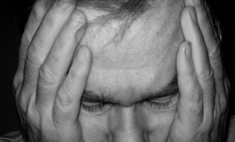 Come ci si accorge di avere un aneurisma cerebrale? Sintomi e cura