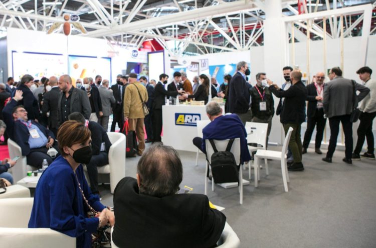 Ard Discount al salone Marca a Bologna con Nino Frassica e la food blogger Giusina