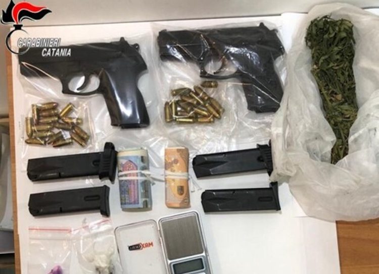 Armati e pericolosi: arrestati due fratelli