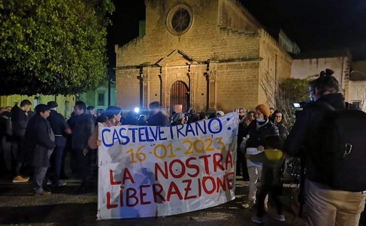 Mafia, arresto Messina Denaro: a Castelvetrano applausi e inno nazionale