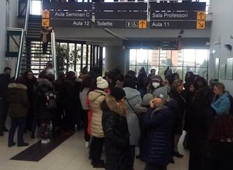 Università Palermo, lezioni al freddo: corsista in ipotermia finisce in ospedale