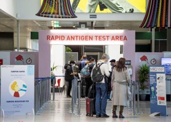 Covid Italia, voli da Cina: tra i positivi non c'è variante Gryphon, ecco i nomi dei mutanti