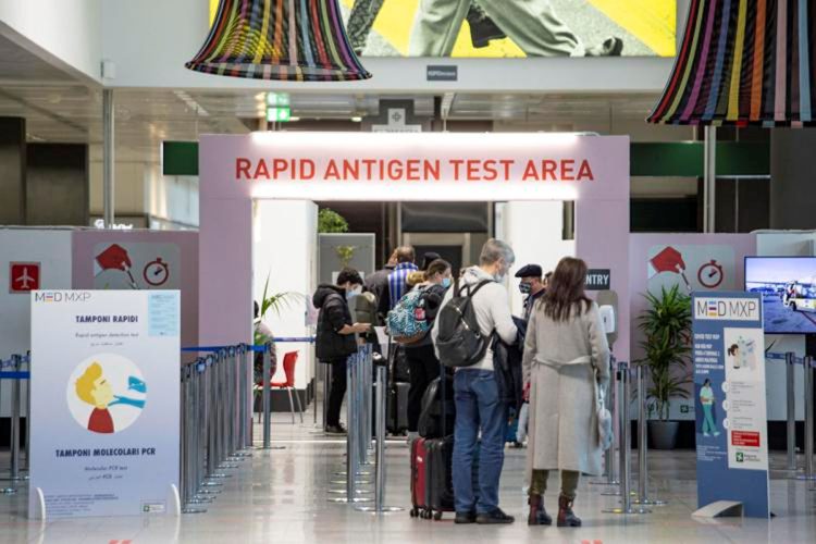 Covid Italia, voli da Cina: tra i positivi non c'è variante Gryphon, ecco i nomi dei mutanti