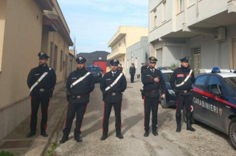 Nel covo del boss Matteo Messina Denaro vestiti di lusso e pillole blu