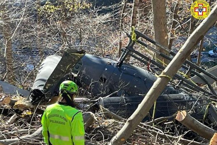Elicottero caduto nel biellese, morto il pilote: Marco Imperato di 45 anni