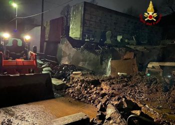 Forte maltempo, allagamenti nel Fiorentino: crolla muro a Prato