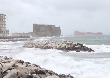 Maltempo in tutta Italia, crolla parte di un cimitero nel Beneventano
