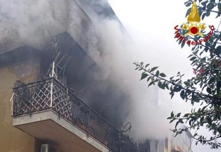 Incendio in abitazione a Catania: corpo carbonizzato non identificato