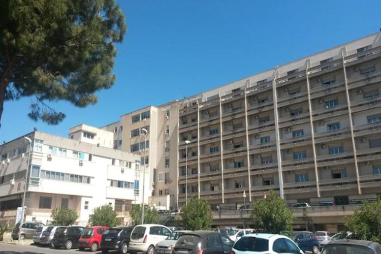 Incidente sul lavoro a Palermo, operaio travolto da inferriata