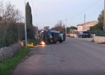 Incidente stradale a Modica: auto si ribalta