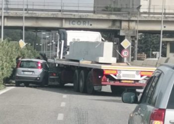 Incidente stradale a Ragusa: scontro auto-tir