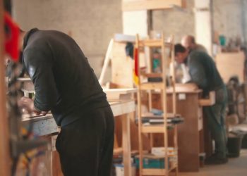 Migliora la situazione delle imprese ma pesa il caro energia