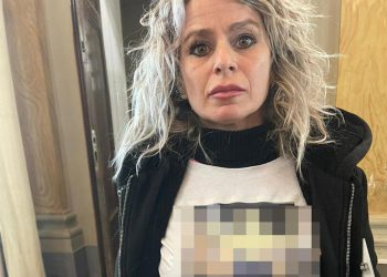 La mamma di Pamela in tribunale con la foto shock della figlia uccisa: rischia scontro assassino