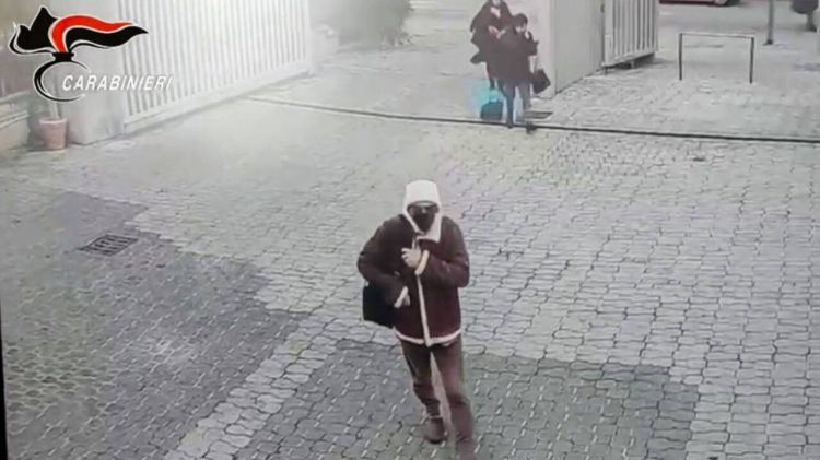 Matteo Messina Denaro, si cercano altri covi. Il boss: è finita