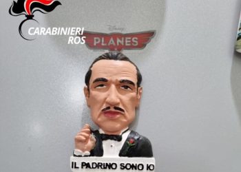 Matteo Messina Denaro, magneti da frigo Al Pacino: Il padrino sono io