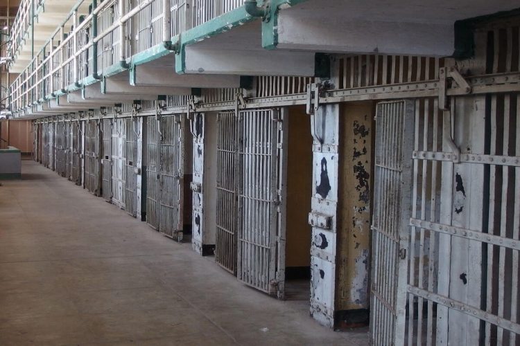 Omicidio di Capodanno a Vittoria, in carcere anche i due 15enni: Questore chiude locale