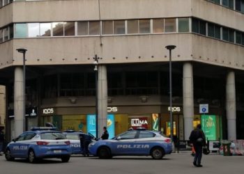 Operaio cade dal secondo piano di una banca a Palermo: morto