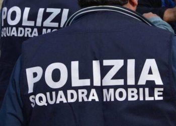 Tentano rapina armati di pistola e coltello: 4 arrestati, 3 sono minori