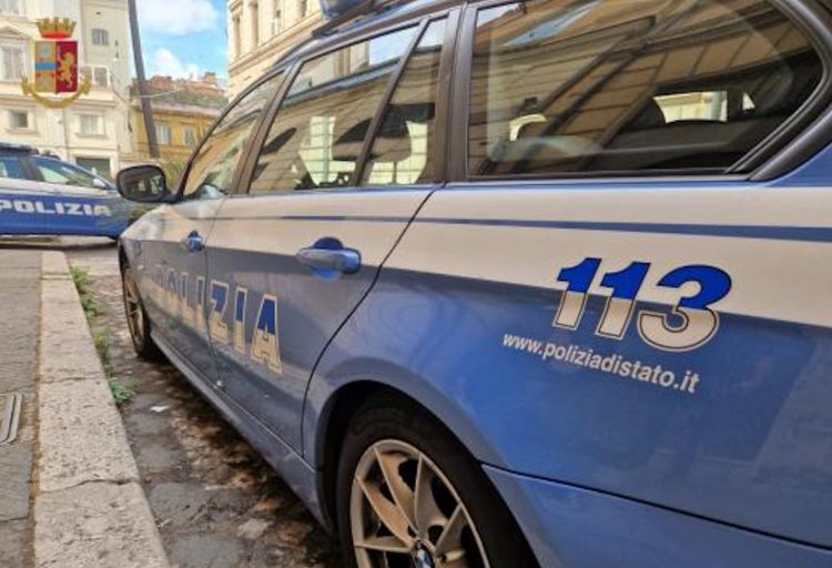 Trovato il cadavere di una ragazza sulla banchina del Tevere