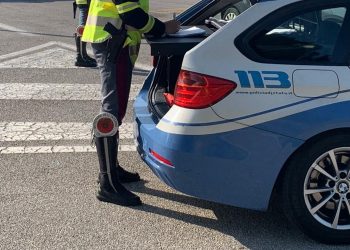 Scende da auto in panne e viene travolta: muore bimba di 10 anni