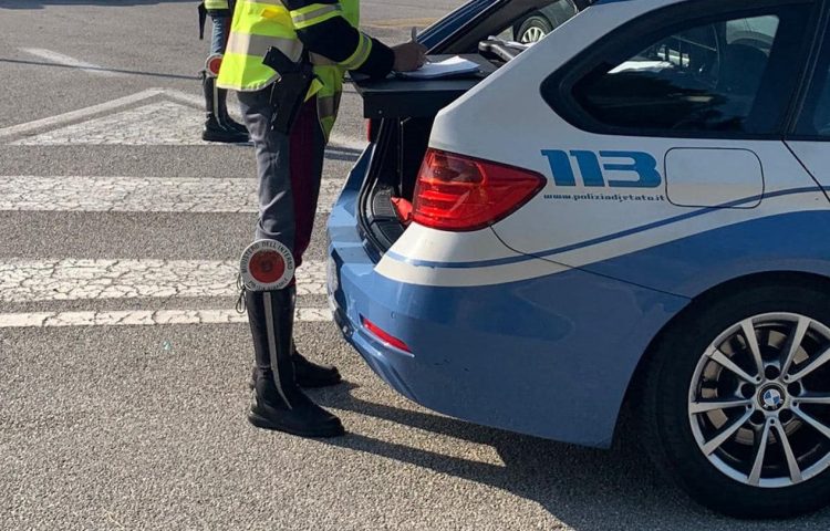 Scende da auto in panne e viene travolta: muore bimba di 10 anni