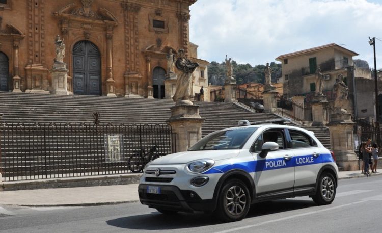 Incidente a Modica, deferita una 38enne: guidava senza patente