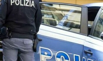 Poliziotto salva bimbo da soffocamento, elogio Meloni su Twitter