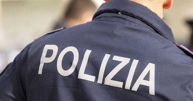 Prende a calci e morsi agenti polizia: arrestato un 39enne