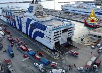 Incendio traghetto Palermo-Napoli, si spengono gli ultimi focolai