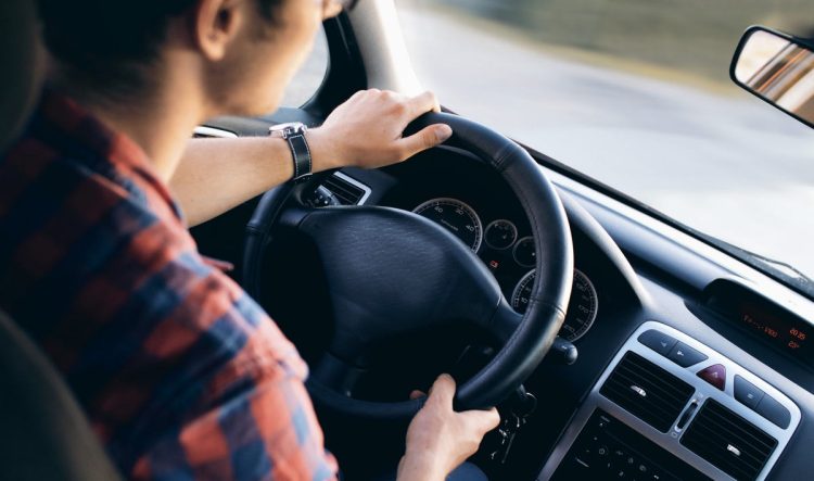 Bollo Auto Sicilia 2025: Straccia bollo conferma nè sanzioni nè interesse fino ad aprile