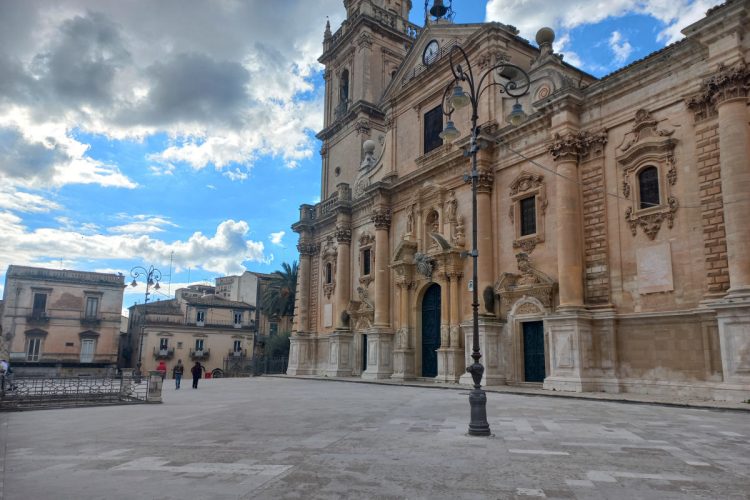Confimprese Ragusa: grossi petardi esplosi sul sagrato della chiesa