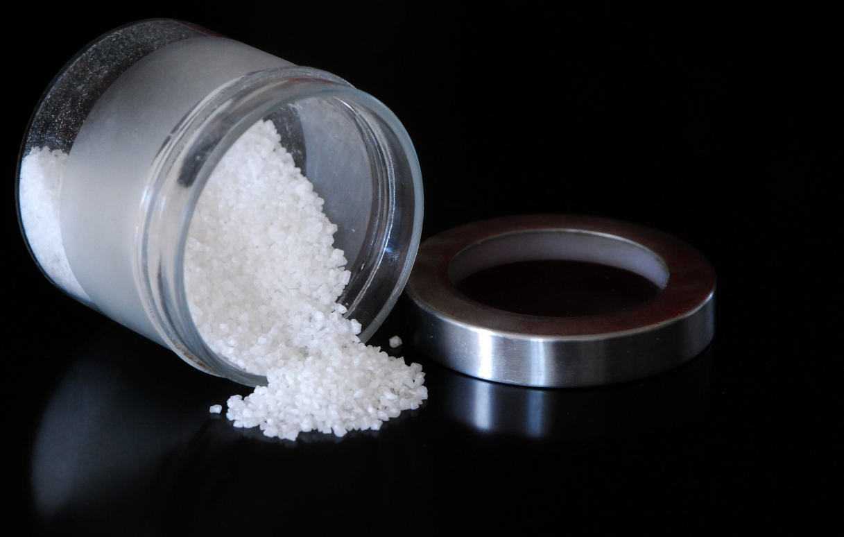 Impacchi di sale grosso: a cosa servono e benefici per la salute