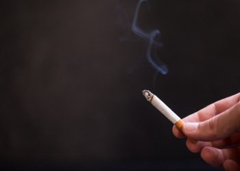 Scicli, evade domiciliari per comprare sigarette: arrestato