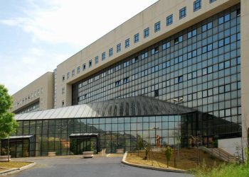 16enne sniffa colla: ricoverato in Rianimazione a Enna