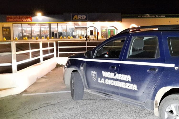 Tentato furto in un supermercato a Vittoria