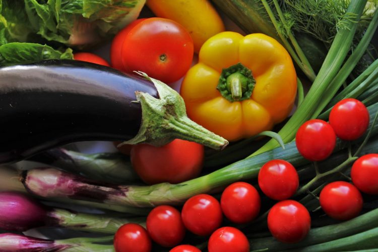 Dieta dei colori, verdure di diversi colori per un pieno di vitamine: menù settimanale